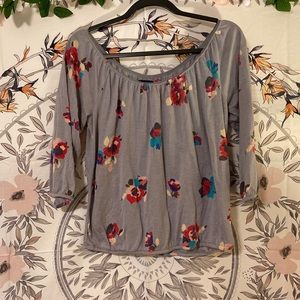 American Eagle Floral Gray Jersey 3/4 Sleeve Top